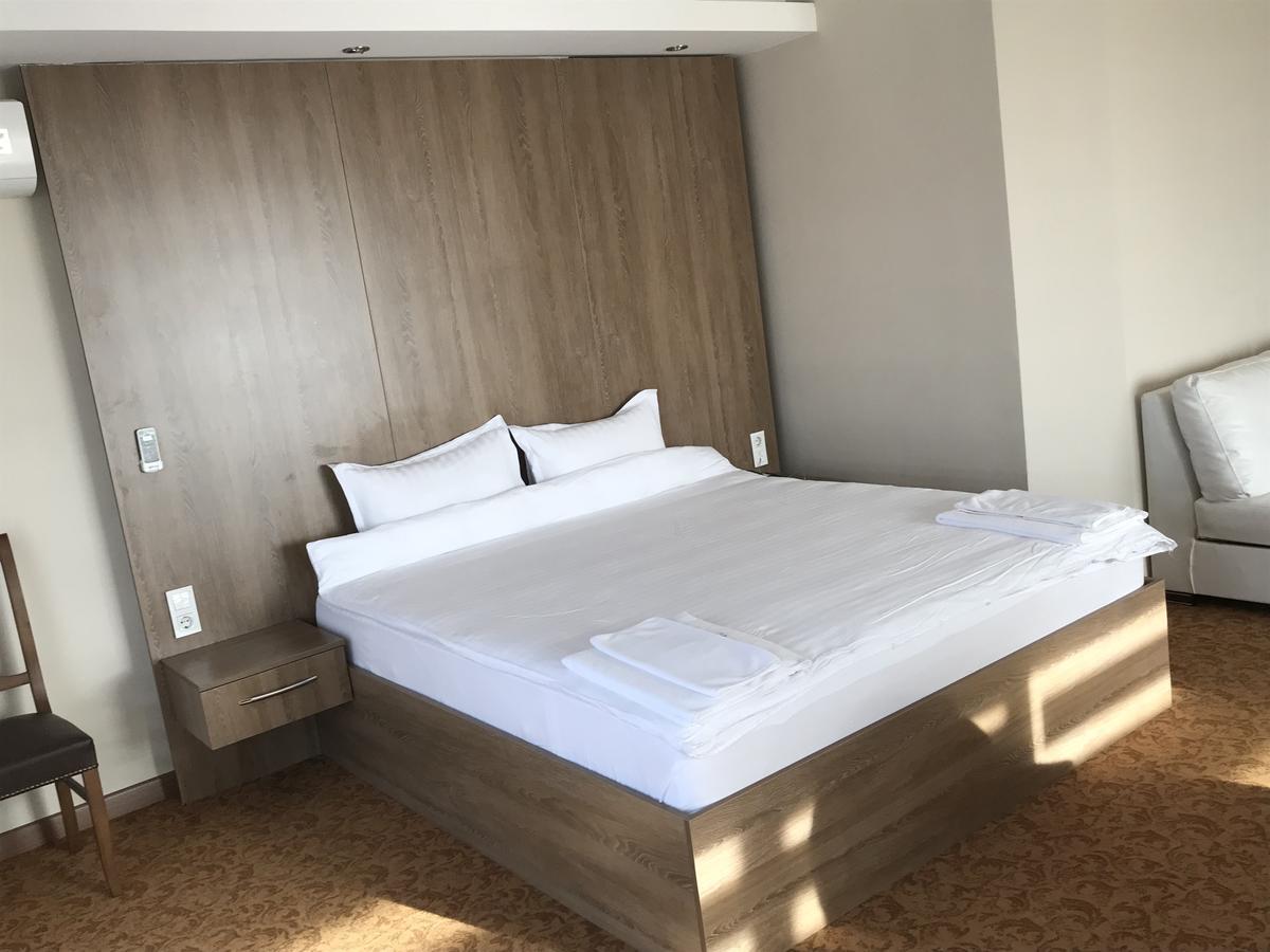 Ny World Hotel Istanbul Ngoại thất bức ảnh